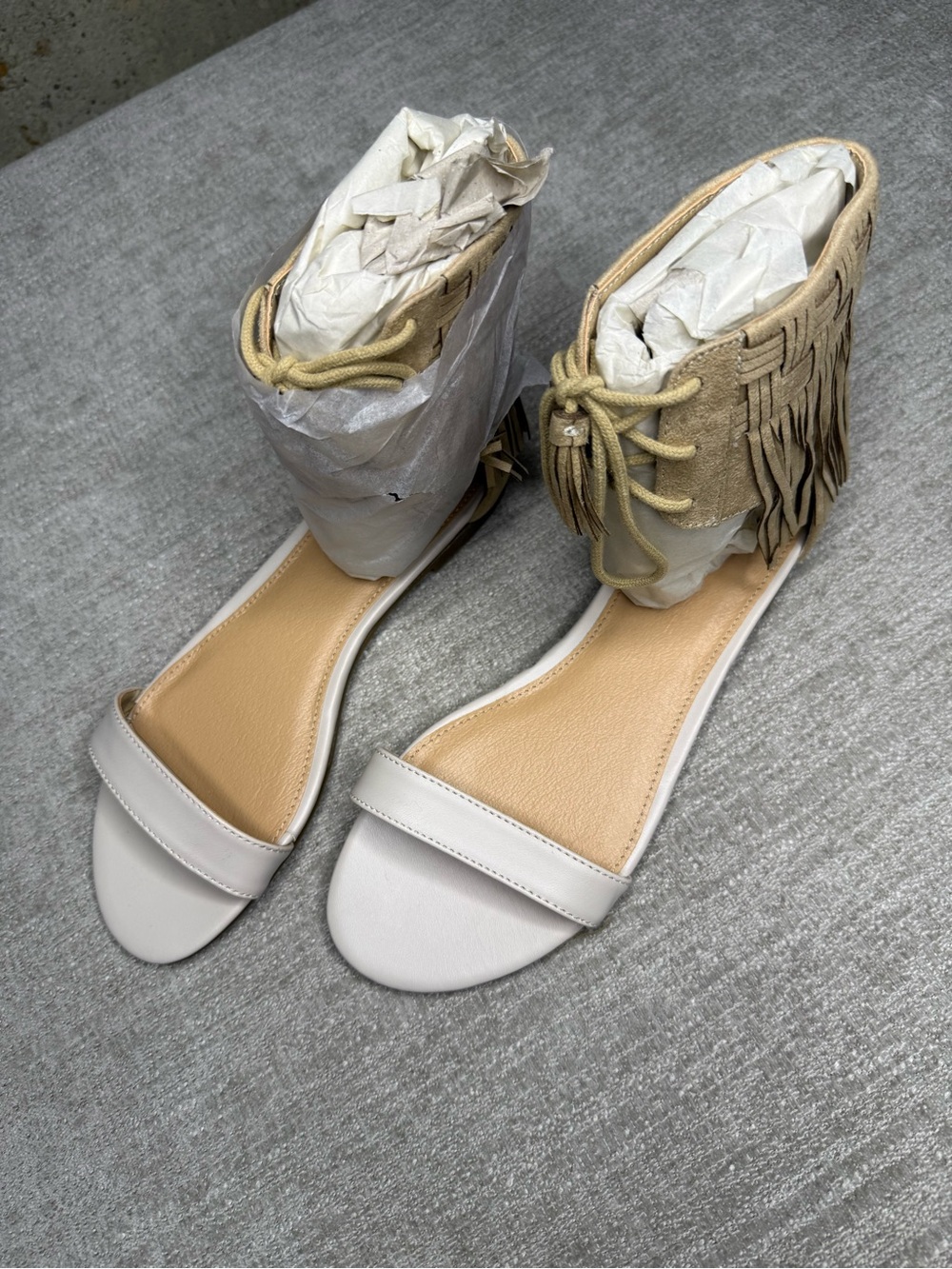 Indigo Rd. Women’s 7M Fringe Ankle Cuff Lace-Up Flat Sandals Ivory Tan NWOB